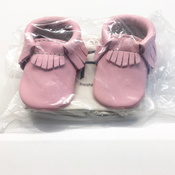 Freshly Picked Other - NEW Freshly Picked Newborn Pink Moccasins 💕